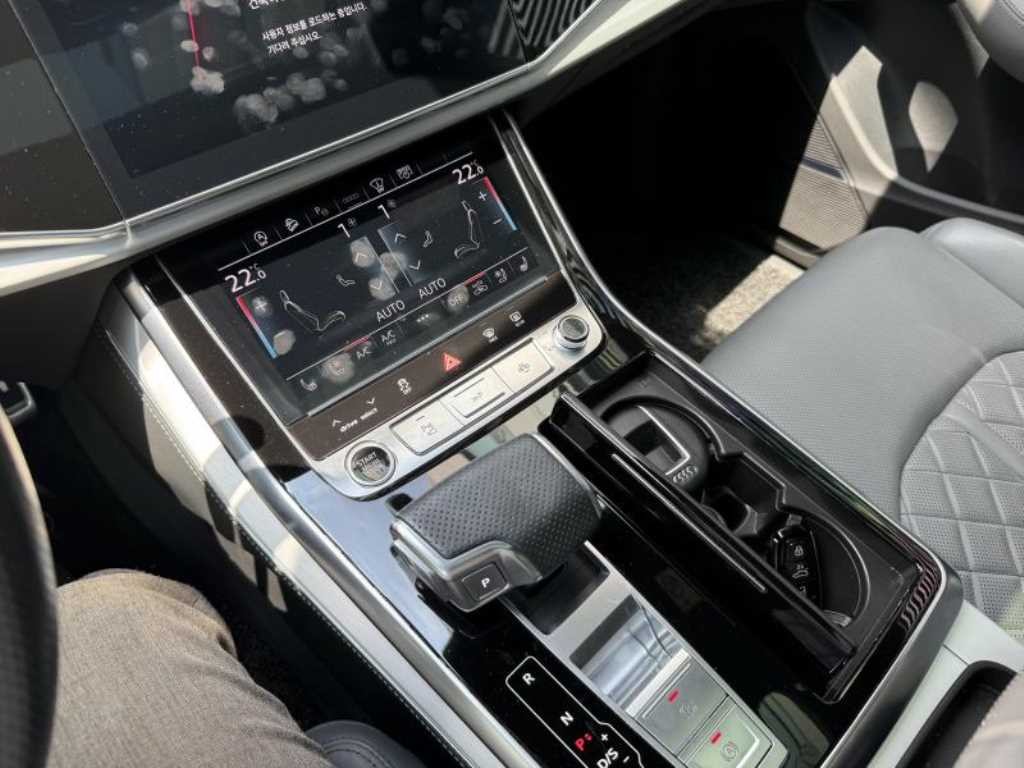 아우디 Q8 55 TFSI 콰트로 프리미엄 이미지 9