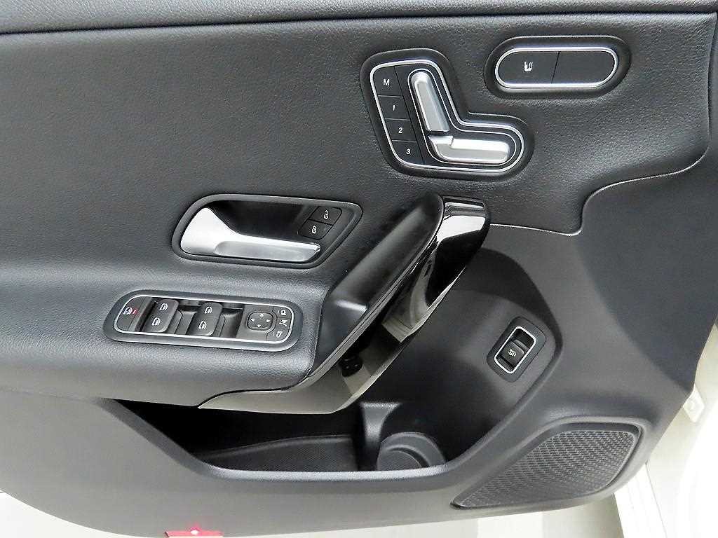 벤츠 A 클래스 A클래스 W177 A220 세단 이미지 11