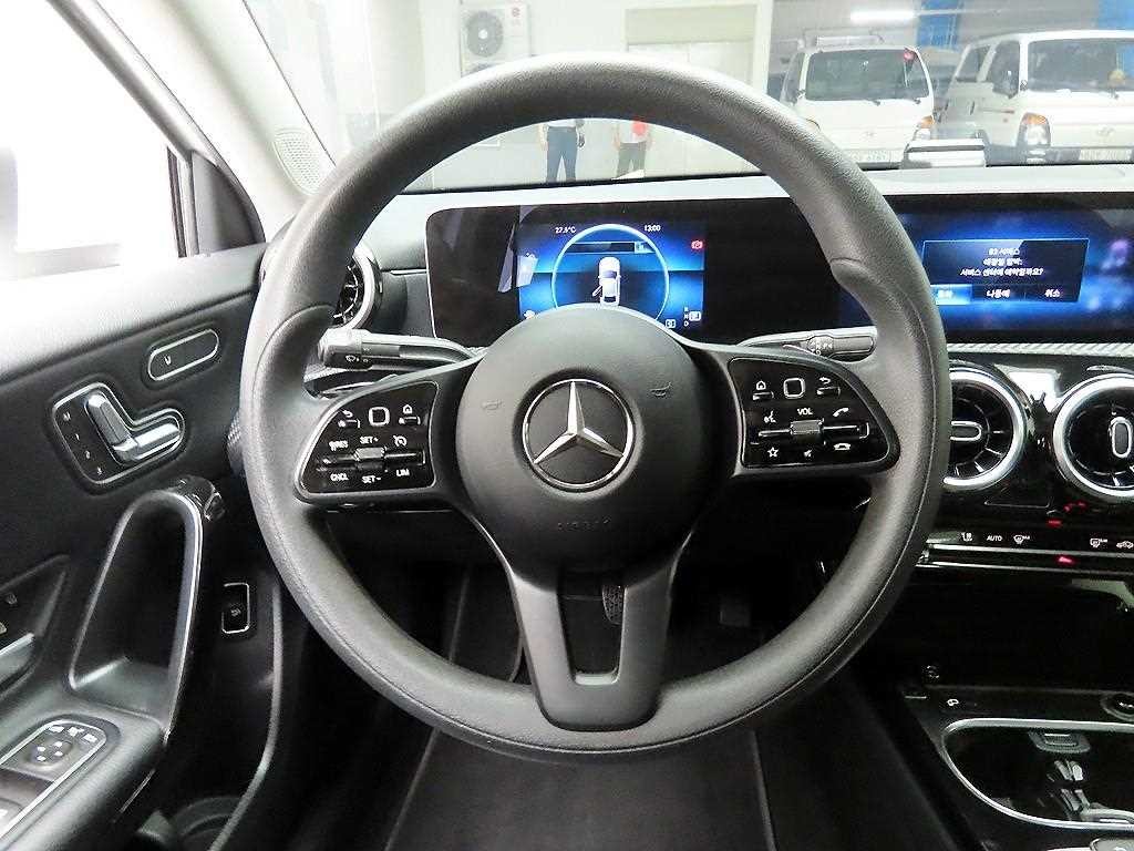 벤츠 A 클래스 A클래스 W177 A220 세단 이미지 7