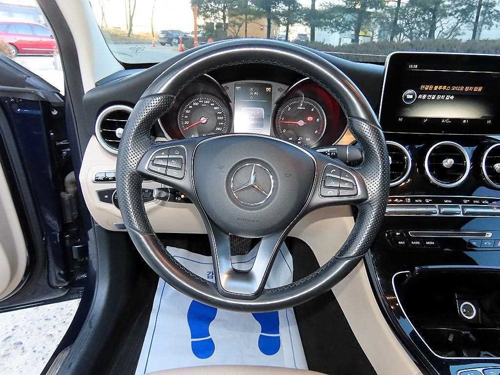 벤츠 C 클래스 C클래스 W205 C220 d 아방가르드 이미지 8