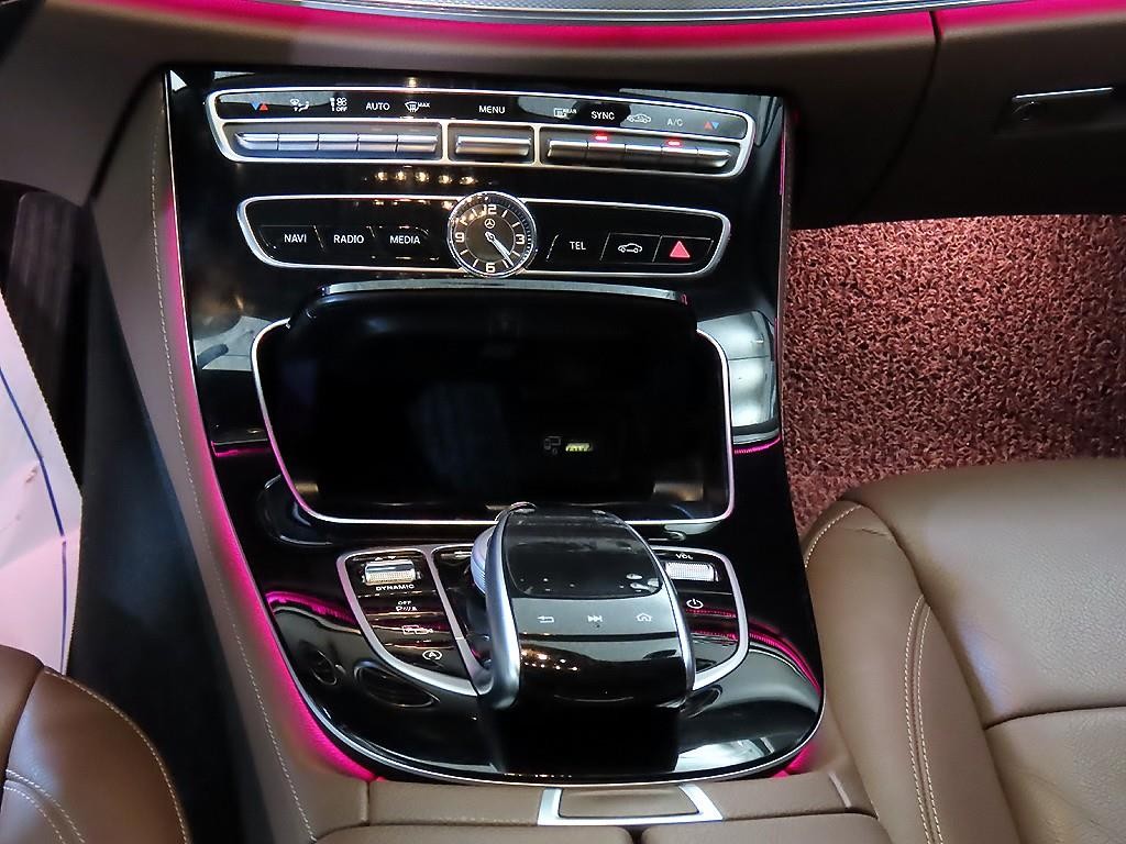 벤츠 E 클래스 E-클래스 W213 E300 아방가르드 이미지 15