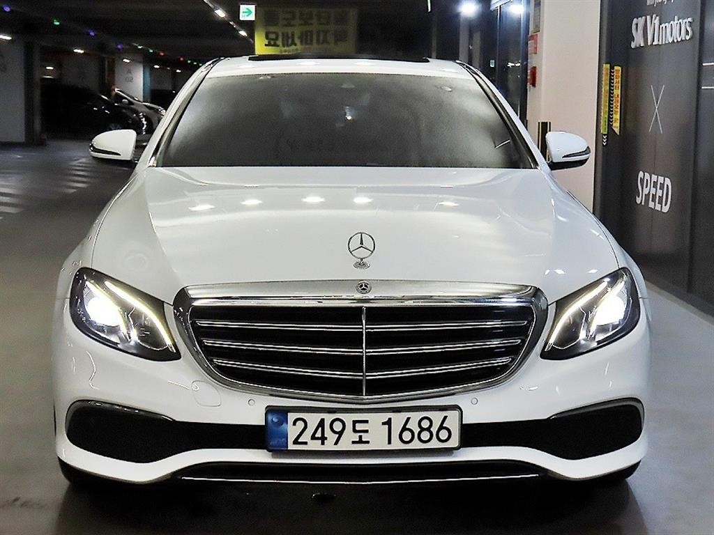 벤츠 E 클래스 E-클래스 W213 E300 아방가르드 이미지 2