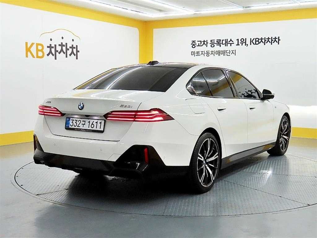 BMW 5시리즈 5시리즈 (G60) 530i xDrive M 스포츠 이미지 3