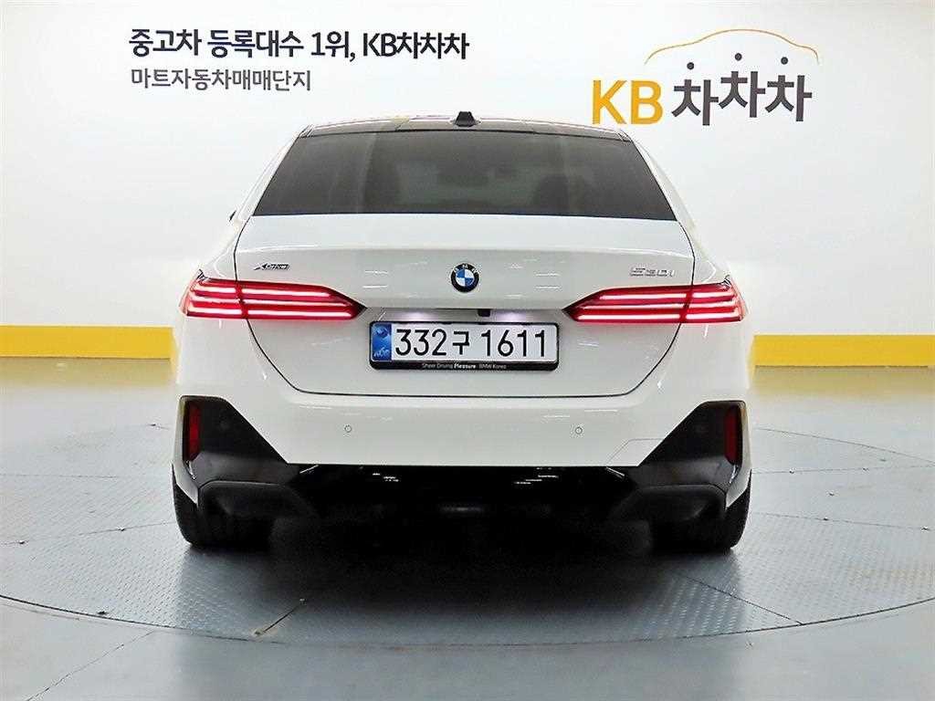 BMW 5시리즈 5시리즈 (G60) 530i xDrive M 스포츠 이미지 4