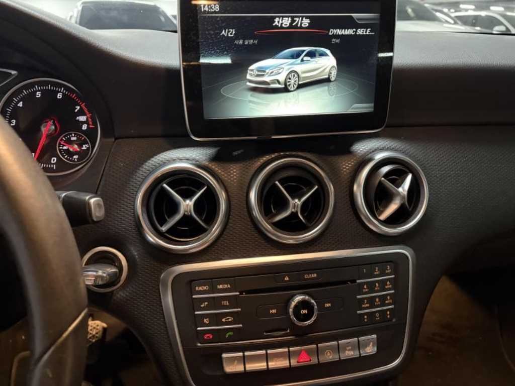 벤츠 A 클래스 A클래스 W176 A200 이미지 6