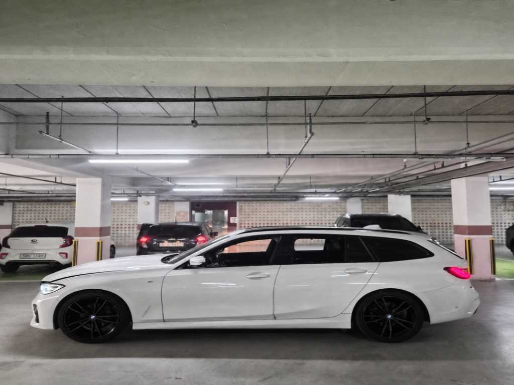 BMW 3시리즈 3시리즈 (G20) 320d 투어링 M 스포츠 이미지 1