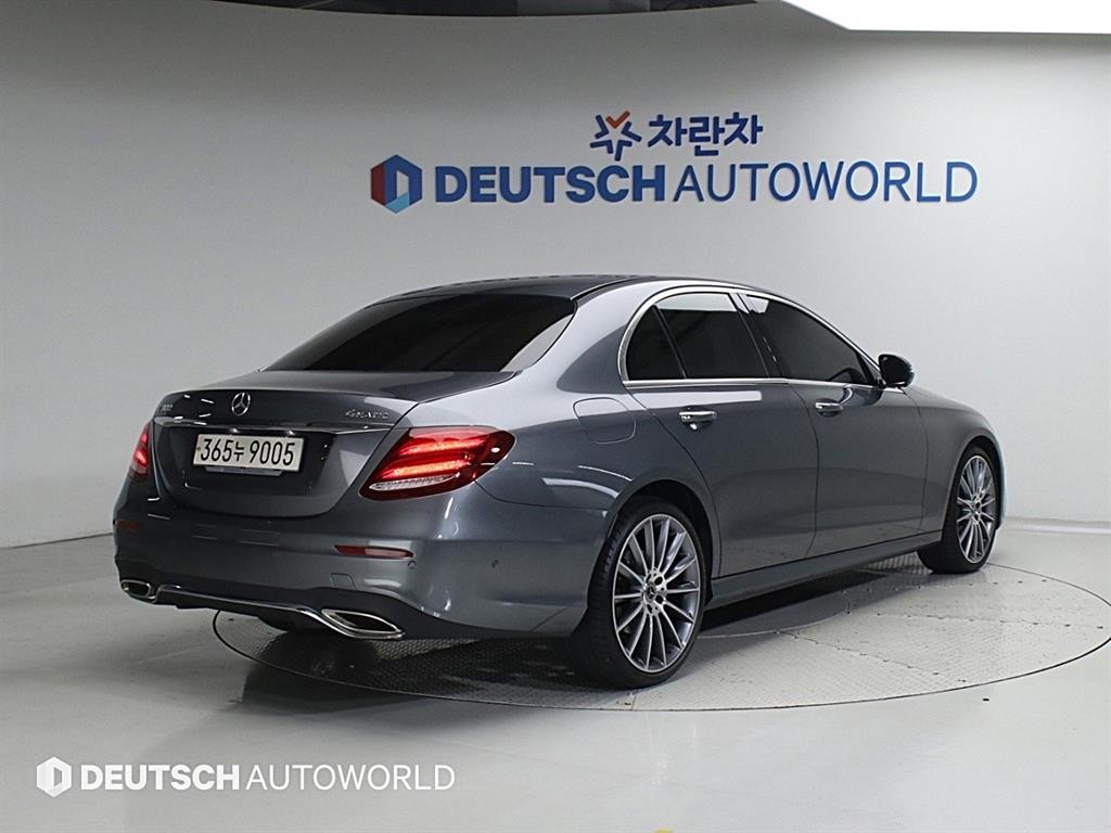 벤츠 E 클래스 E-클래스 W213 E300 4MATIC AMG LINE 이미지 2