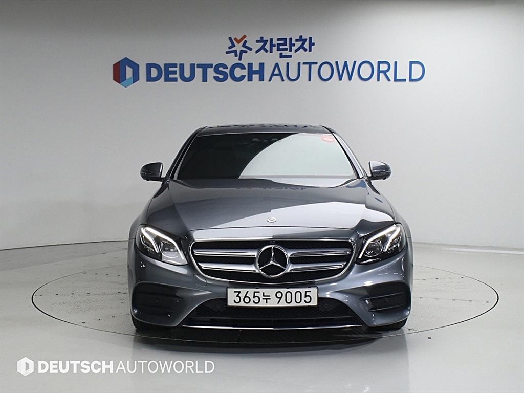 벤츠 E 클래스 E-클래스 W213 E300 4MATIC AMG LINE 이미지 3