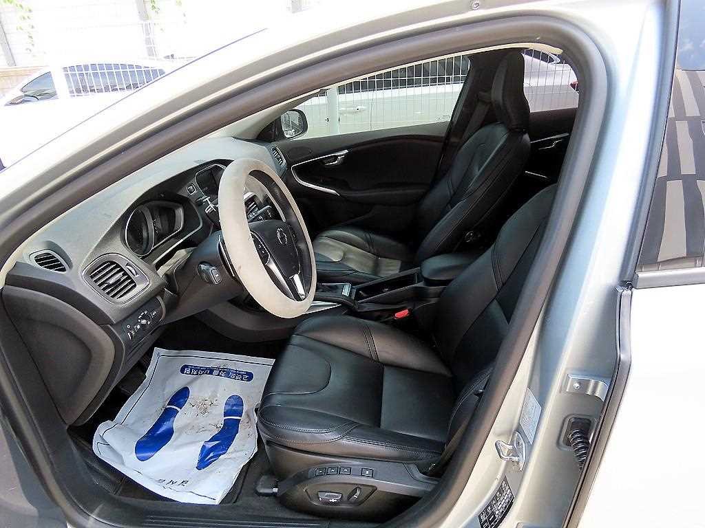 볼보 V40 D3 이미지 5