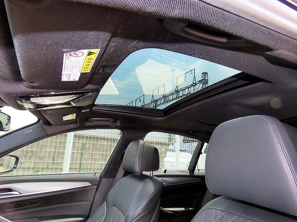 BMW 5시리즈 5시리즈 (G30) M550d xDrive 이미지 17