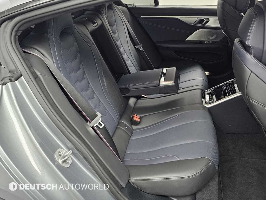 BMW 8시리즈 8시리즈 (G15) M850i xDrive 그란 쿠페 이미지 12