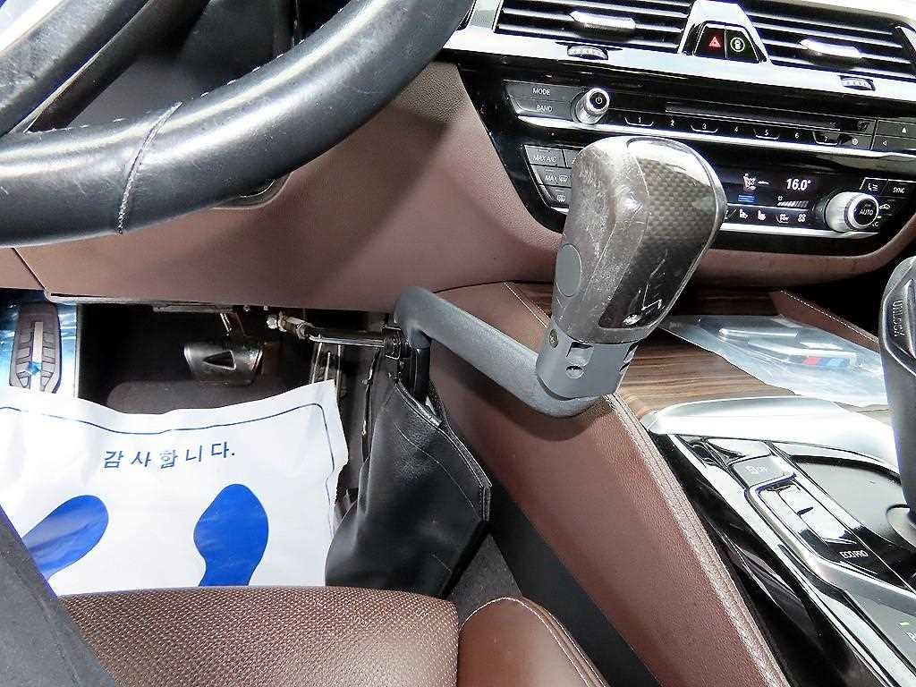 BMW 5시리즈 5시리즈 (G30) 520d M 스포츠 플러스 이미지 15