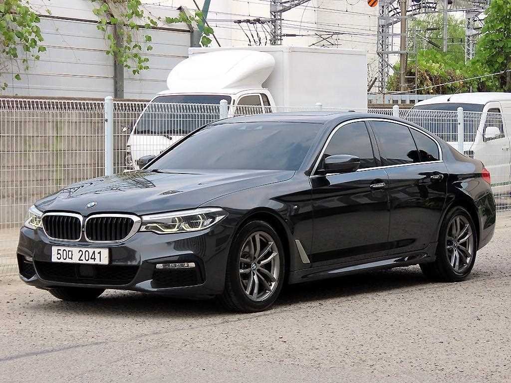 BMW 5시리즈 5시리즈 (G30) 520d M 스포츠 플러스 이미지 2