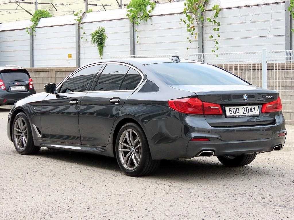 BMW 5시리즈 5시리즈 (G30) 520d M 스포츠 플러스 이미지 3