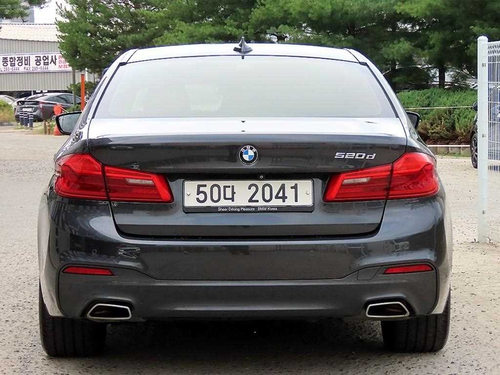 BMW 5시리즈 5시리즈 (G30) 520d M 스포츠 플러스 이미지 4
