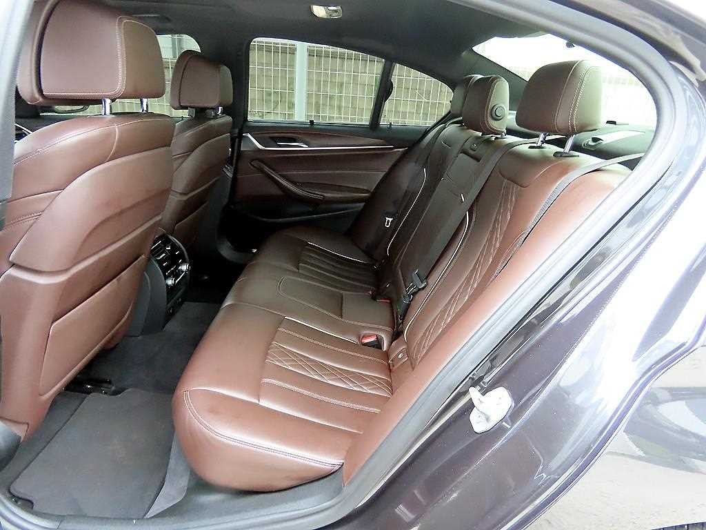 BMW 5시리즈 5시리즈 (G30) 520d M 스포츠 플러스 이미지 6