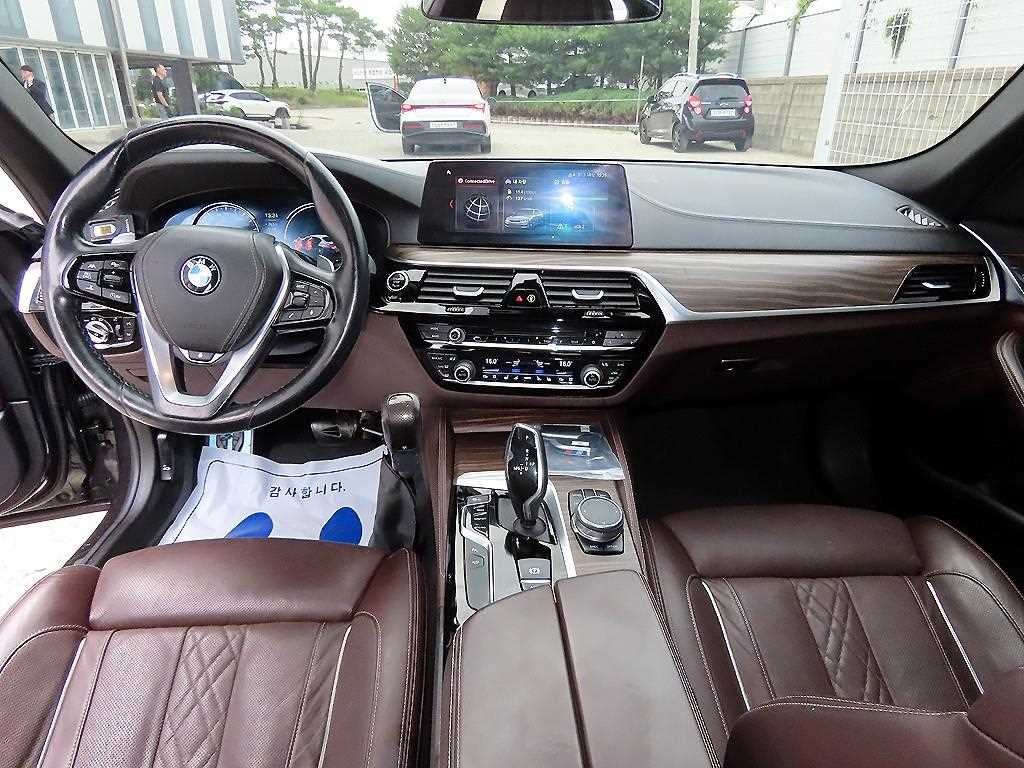 BMW 5시리즈 5시리즈 (G30) 520d M 스포츠 플러스 이미지 7