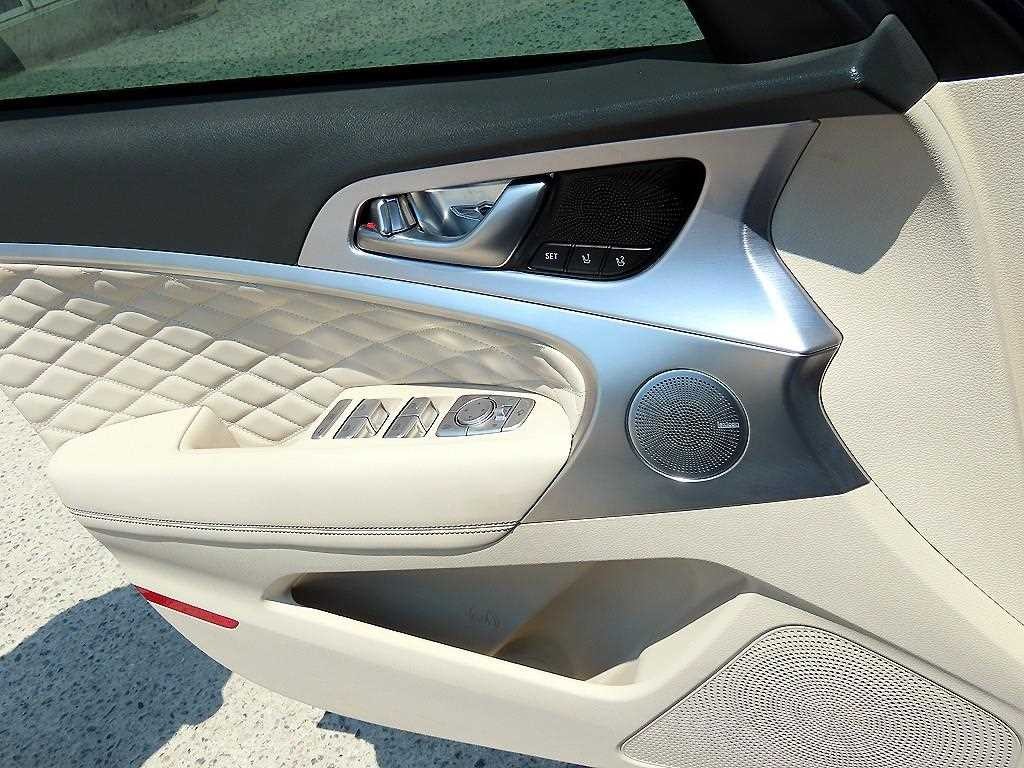 제네시스 G70 2.0T AWD 스포츠 패키지 이미지 12