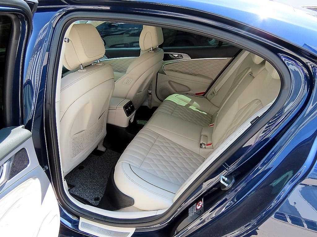 제네시스 G70 2.0T AWD 스포츠 패키지 이미지 6