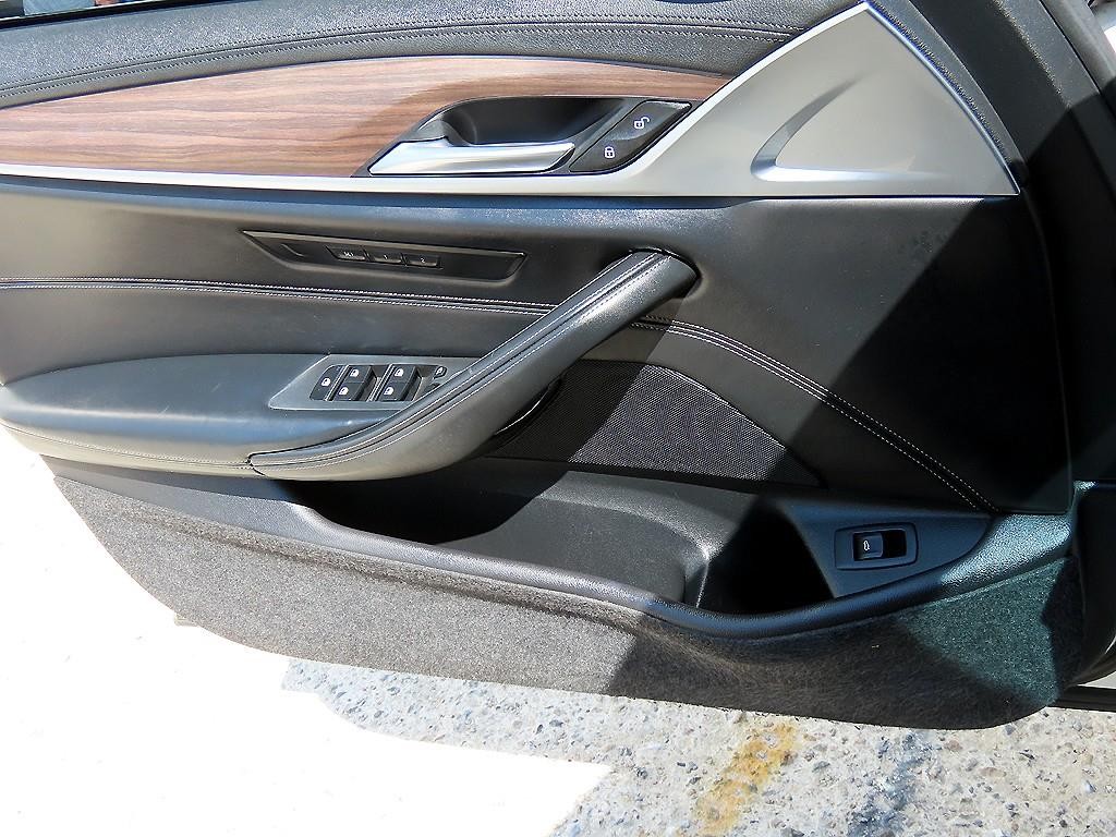 BMW 5시리즈 5시리즈 (G30) 530i xDrive M 스포츠 플러스 이미지 12