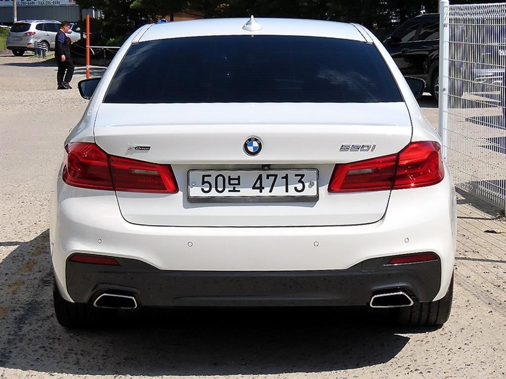 BMW 5시리즈 5시리즈 (G30) 530i xDrive M 스포츠 플러스 이미지 4