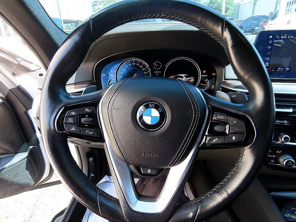 BMW 5시리즈 5시리즈 (G30) 530i xDrive M 스포츠 플러스 이미지 8