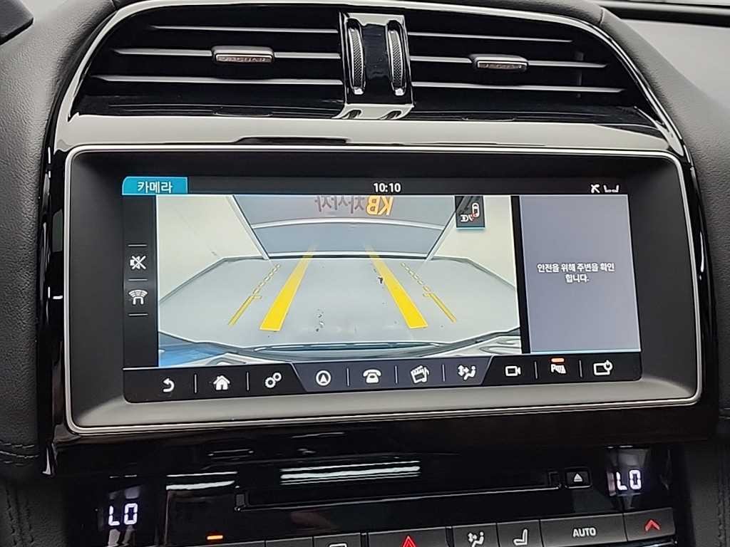 재규어 F-PACE 20d 포트폴리오 이미지 17