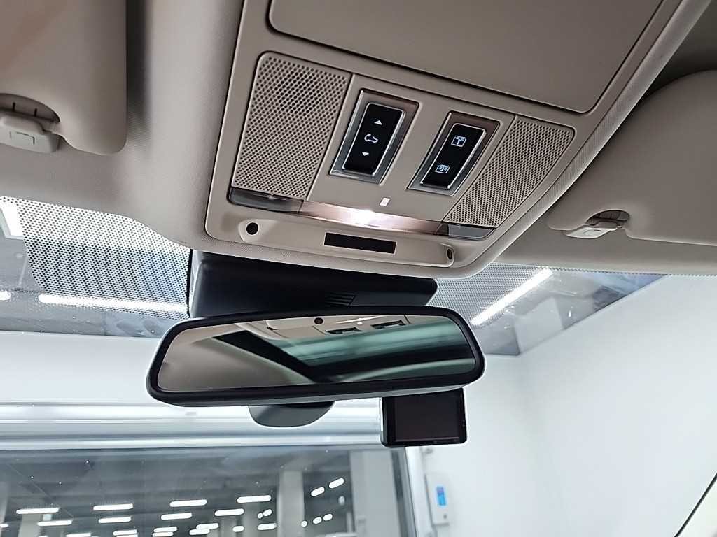 재규어 F-PACE 20d 포트폴리오 이미지 18