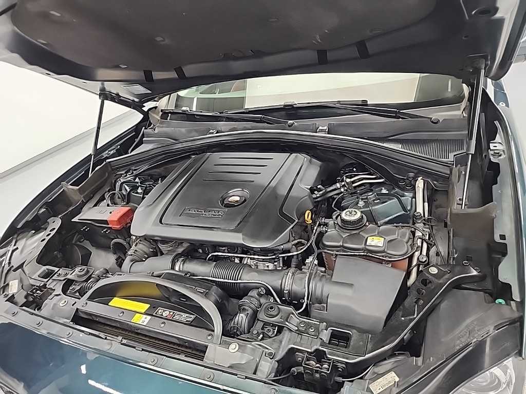 재규어 F-PACE 20d 포트폴리오 이미지 5