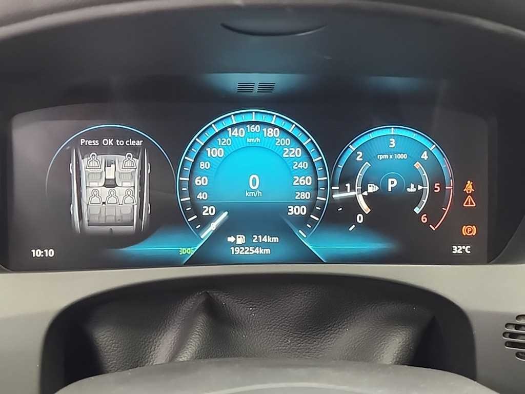 재규어 F-PACE 20d 포트폴리오 이미지 6