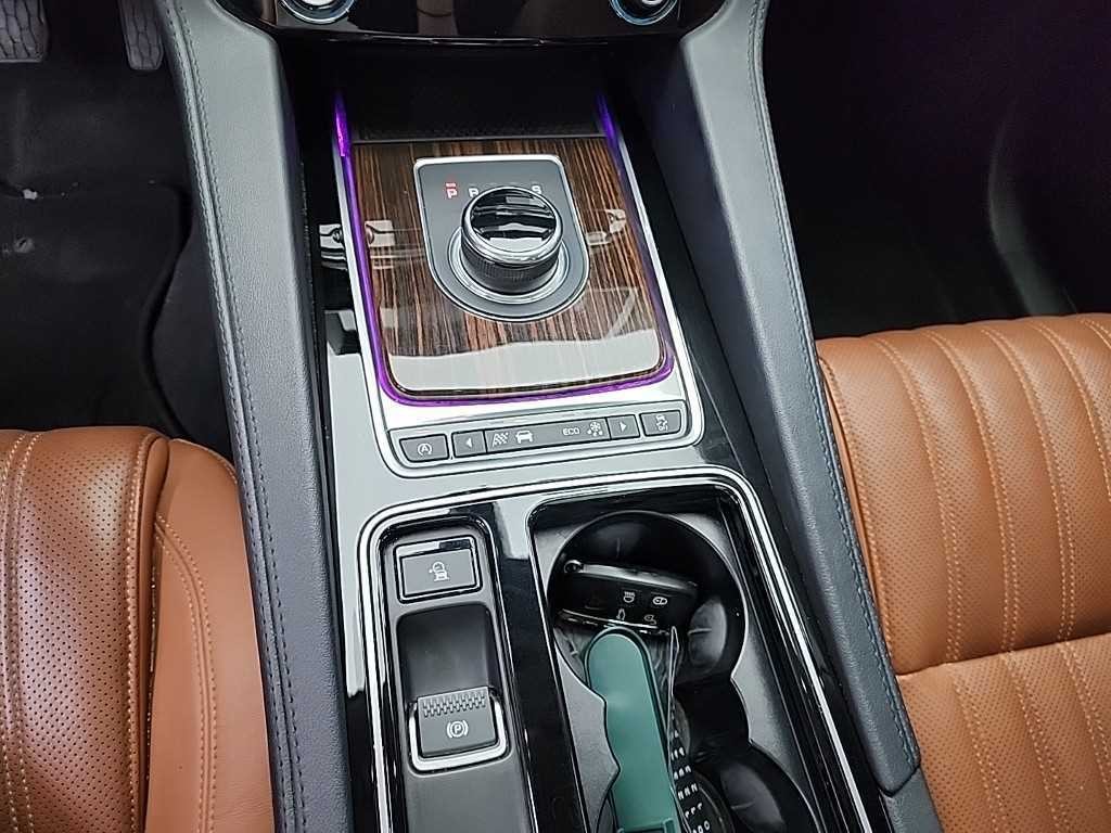 재규어 F-PACE 20d 포트폴리오 이미지 8