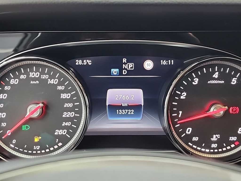 벤츠 E 클래스 E-클래스 W213 E300 익스클루시브 스탠다드 이미지 6