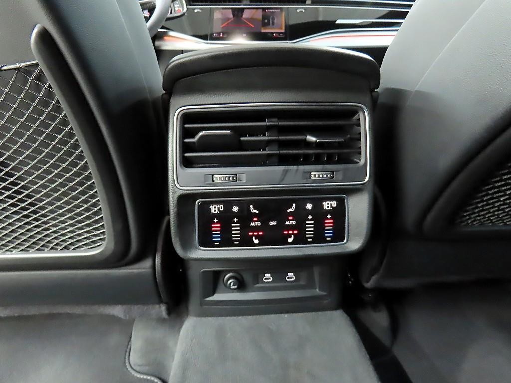 아우디 Q8 55 TFSI 콰트로 프리미엄 이미지 11