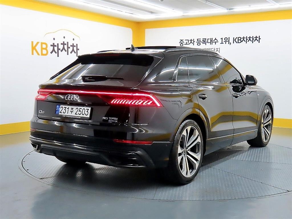 아우디 Q8 55 TFSI 콰트로 프리미엄 이미지 4