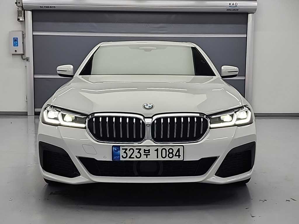 BMW 5시리즈 5시리즈 (G30) 530i xDrive M 스포츠 이미지 2
