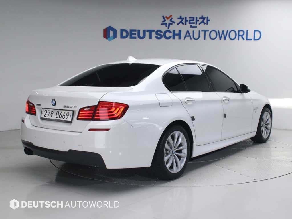 BMW 5시리즈 5시리즈 (F10) 520d xDrive M 에어로다이나믹 이미지 2