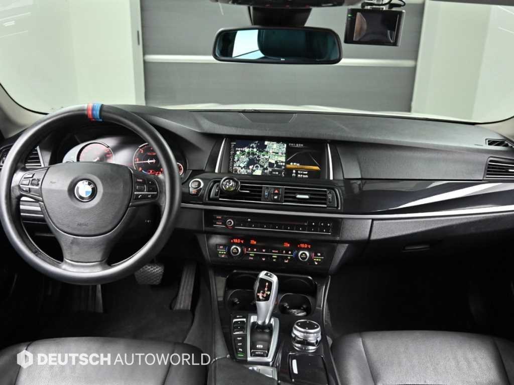 BMW 5시리즈 5시리즈 (F10) 520d xDrive M 에어로다이나믹 이미지 8