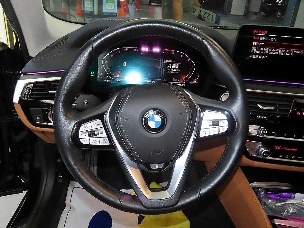 BMW 5시리즈 5시리즈 (G30) 520i 럭셔리 이미지 8