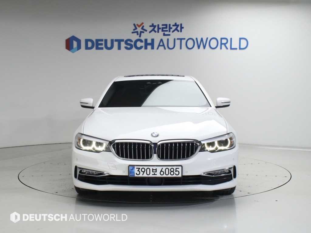 BMW 5시리즈 5시리즈 (G30) 520i 럭셔리 이미지 3