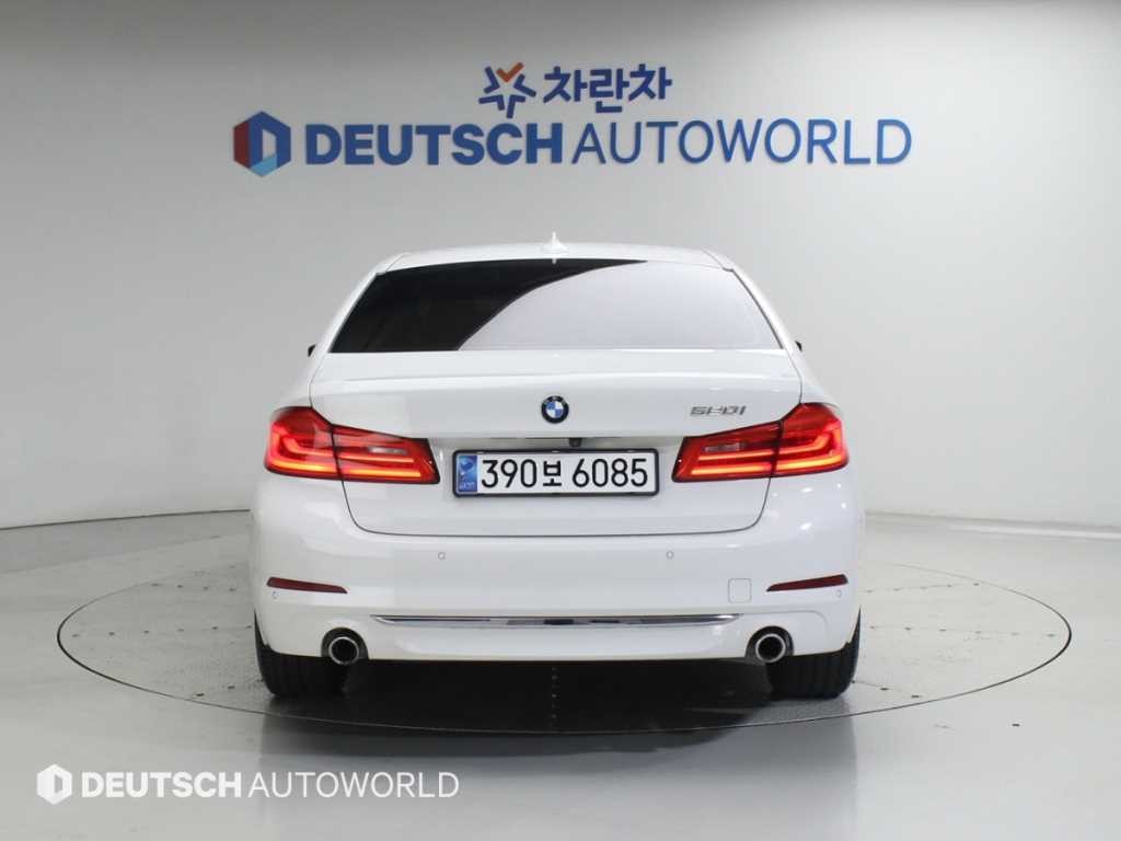 BMW 5시리즈 5시리즈 (G30) 520i 럭셔리 이미지 4