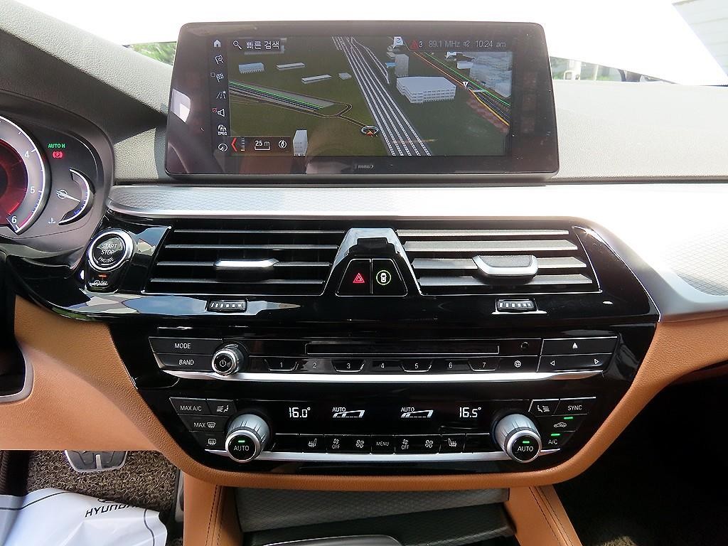 BMW 5시리즈 5시리즈 (G30) 520d M 스포츠 스페셜 에디션 이미지 13