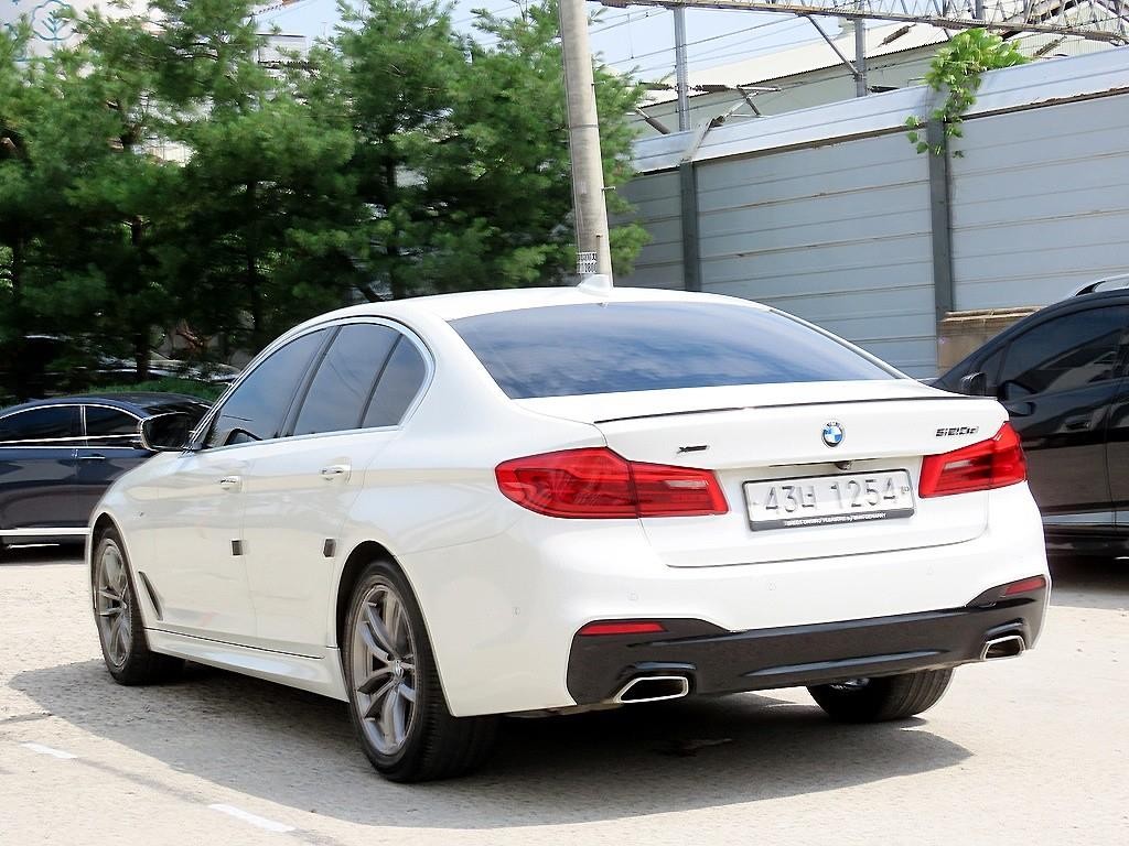 BMW 5시리즈 5시리즈 (G30) 520d M 스포츠 스페셜 에디션 이미지 3