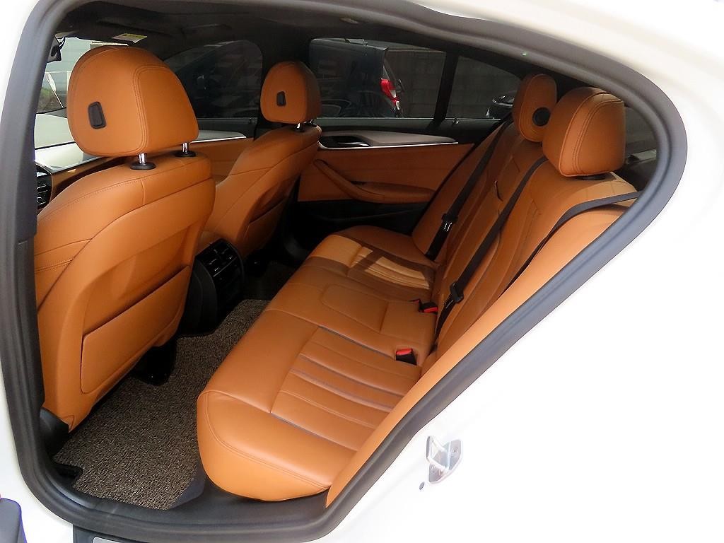 BMW 5시리즈 5시리즈 (G30) 520d M 스포츠 스페셜 에디션 이미지 6