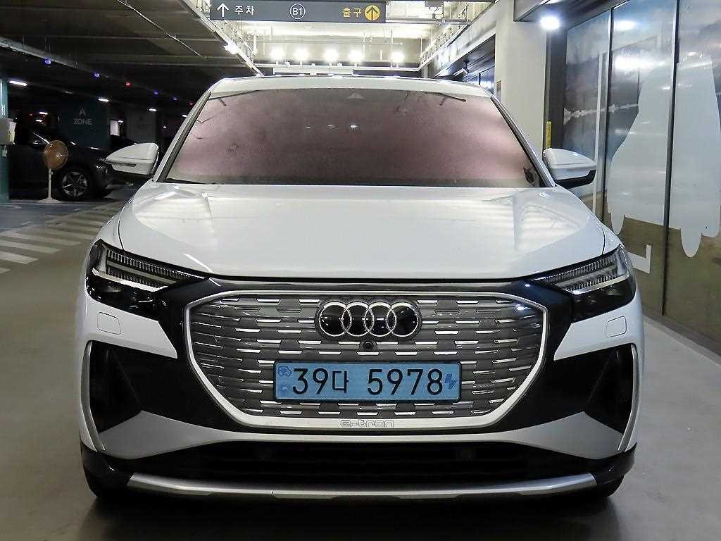 아우디 Q4 Q4 e-트론 40 스포트백 프리미엄 이미지 2