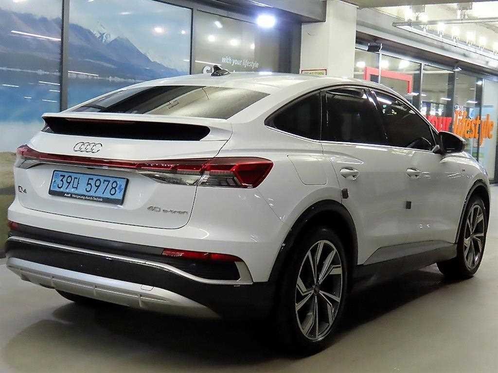 아우디 Q4 Q4 e-트론 40 스포트백 프리미엄 이미지 4