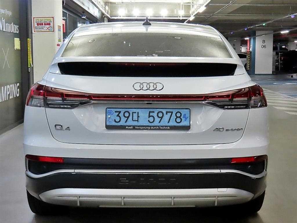 아우디 Q4 Q4 e-트론 40 스포트백 프리미엄 이미지 5