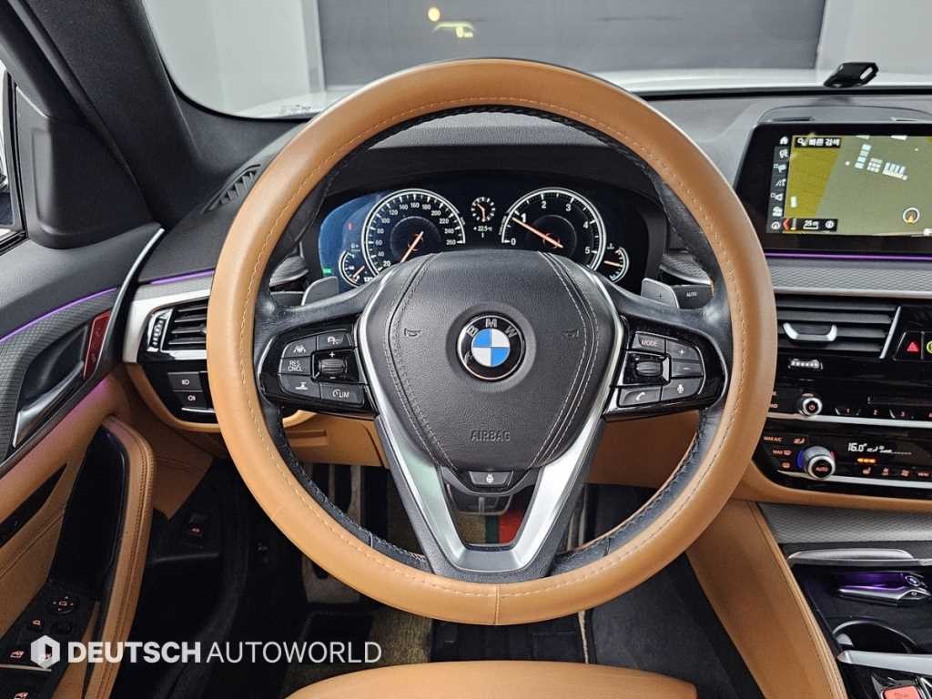 BMW 5시리즈 5시리즈 (G30) 520d xDrive M 스포츠 플러스 이미지 13