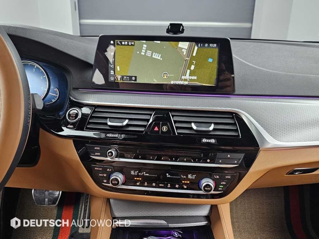 BMW 5시리즈 5시리즈 (G30) 520d xDrive M 스포츠 플러스 이미지 14