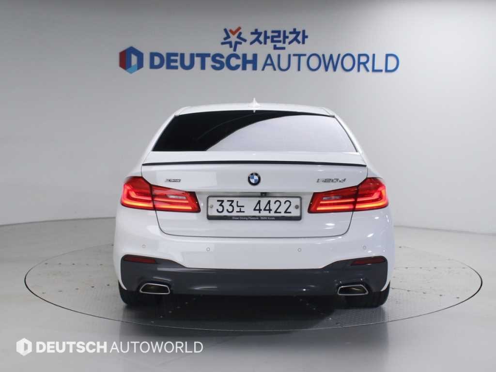 BMW 5시리즈 5시리즈 (G30) 520d xDrive M 스포츠 플러스 이미지 4