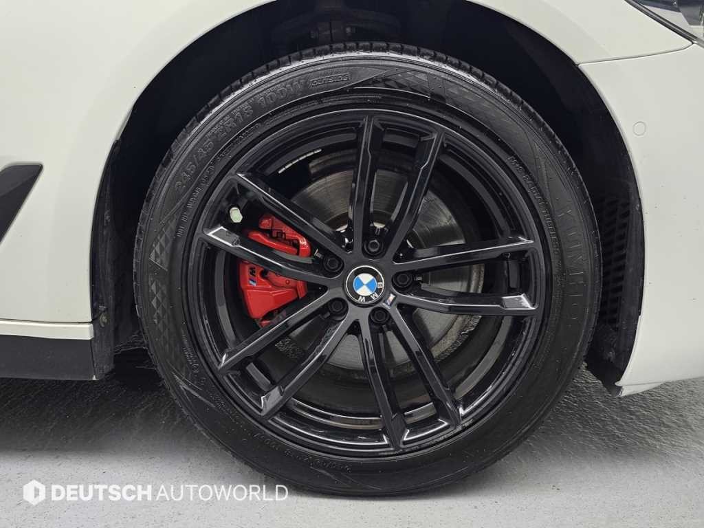 BMW 5시리즈 5시리즈 (G30) 520d xDrive M 스포츠 플러스 이미지 5